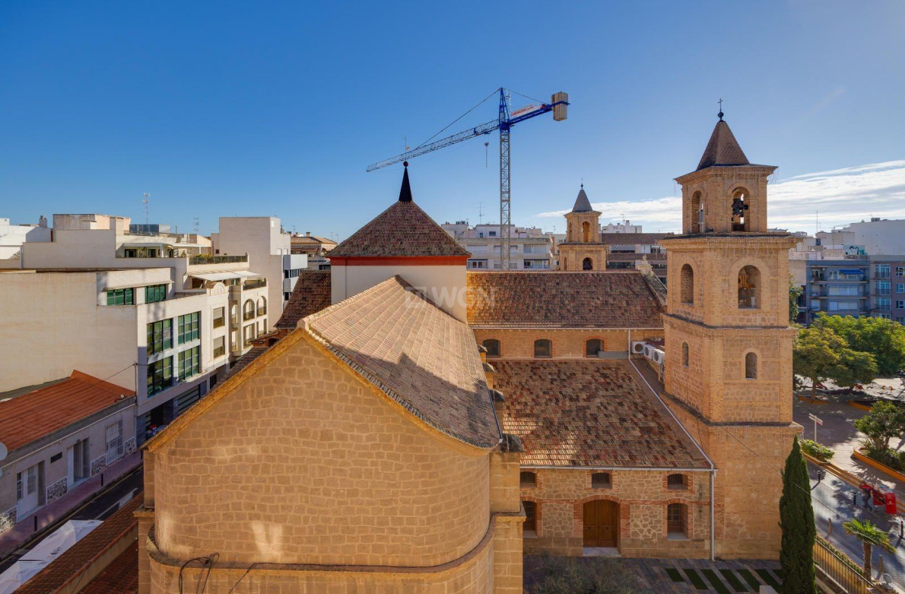 Odsprzedaż - Mieszkanie w bloku - Torrevieja - Centro