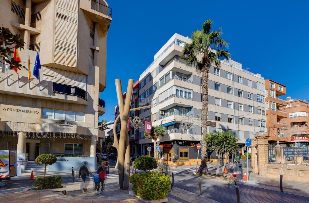 Odsprzedaż - Mieszkanie w bloku - Torrevieja - Centro