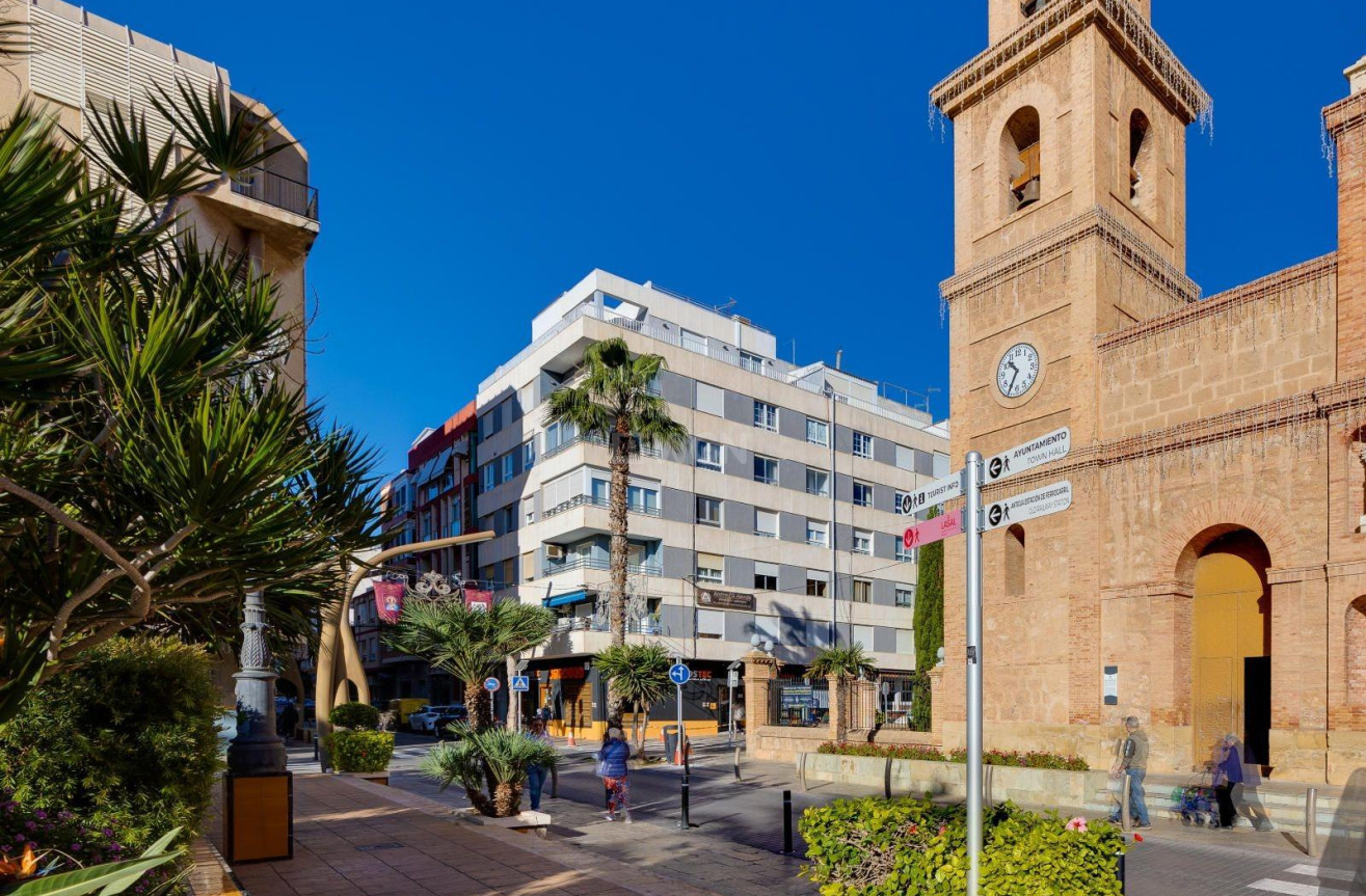Odsprzedaż - Mieszkanie w bloku - Torrevieja - Centro