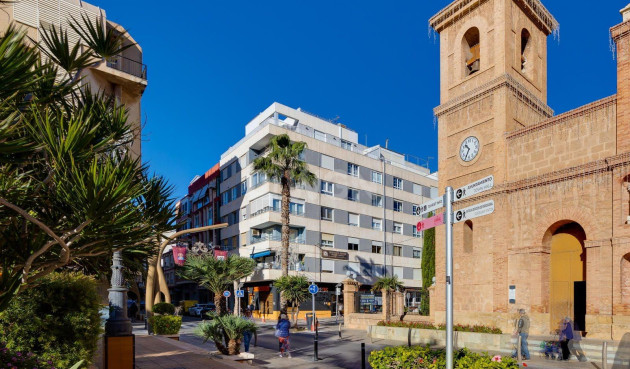 Odsprzedaż - Mieszkanie w bloku - Torrevieja - Centro