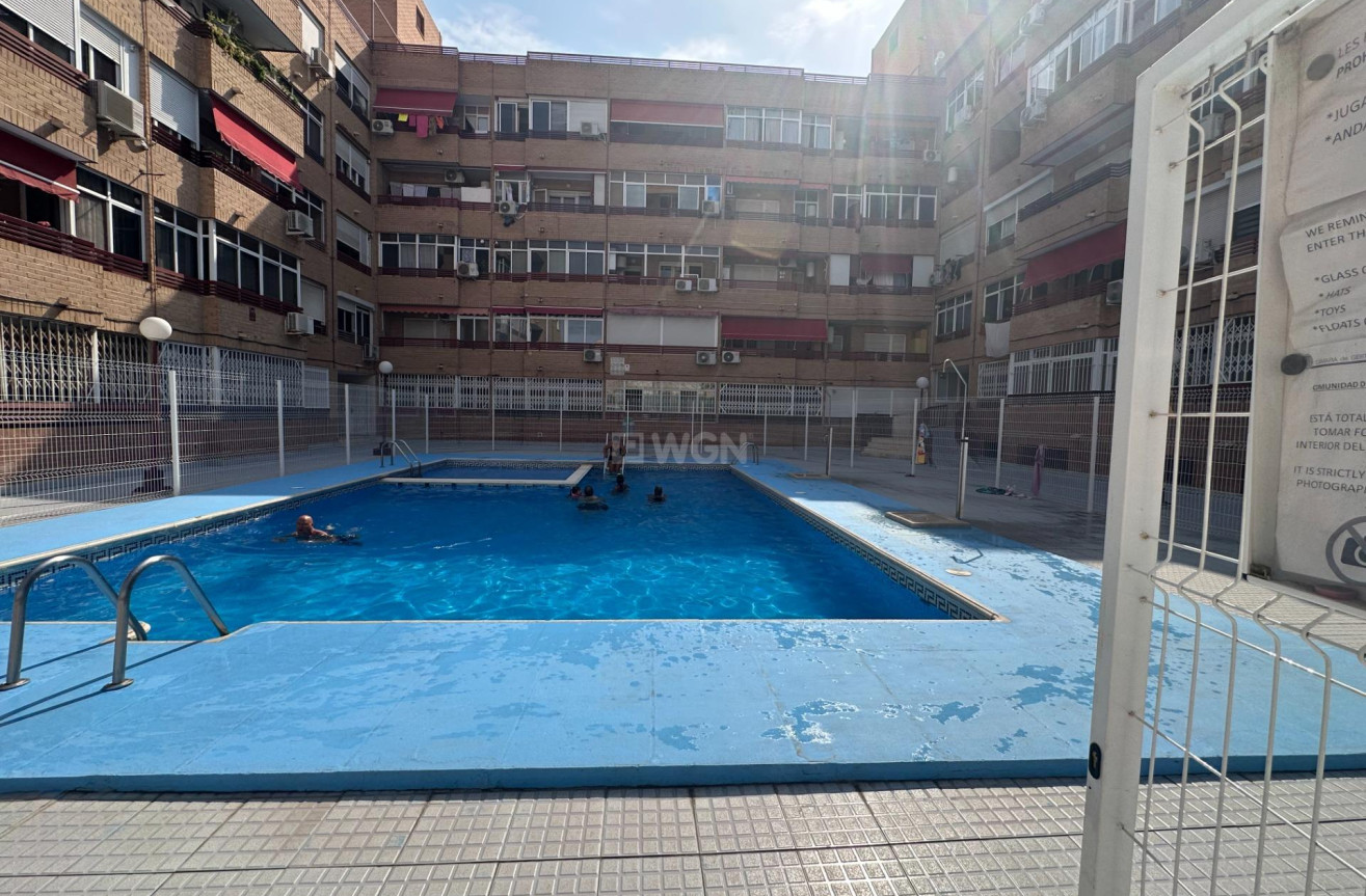 Odsprzedaż - Mieszkanie w bloku - Torrevieja - Centro