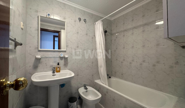Odsprzedaż - Mieszkanie w bloku - Torrevieja - Centro
