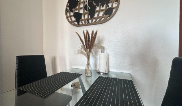 Odsprzedaż - Mieszkanie w bloku - Torrevieja - Centro