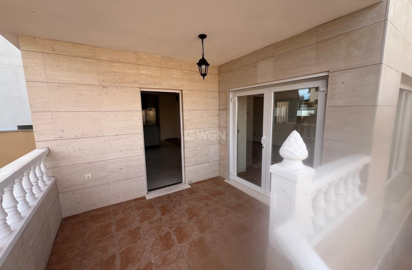 Odsprzedaż - Villa - Orihuela Costa - Villamartín-las Filipinas