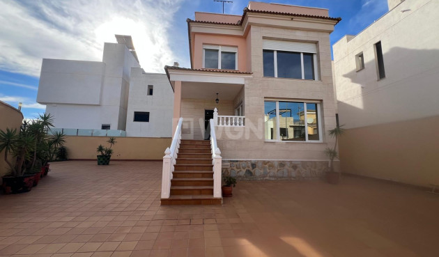 Odsprzedaż - Villa - Orihuela Costa - Villamartín-las Filipinas