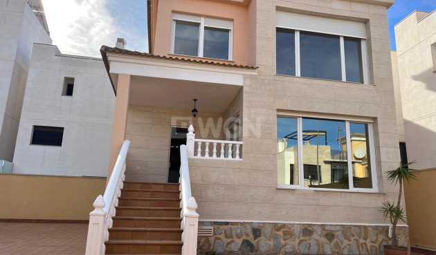 Odsprzedaż - Villa - Orihuela Costa - Villamartín-las Filipinas