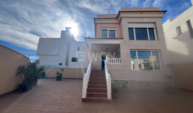 Odsprzedaż - Villa - Orihuela Costa - Villamartín-las Filipinas