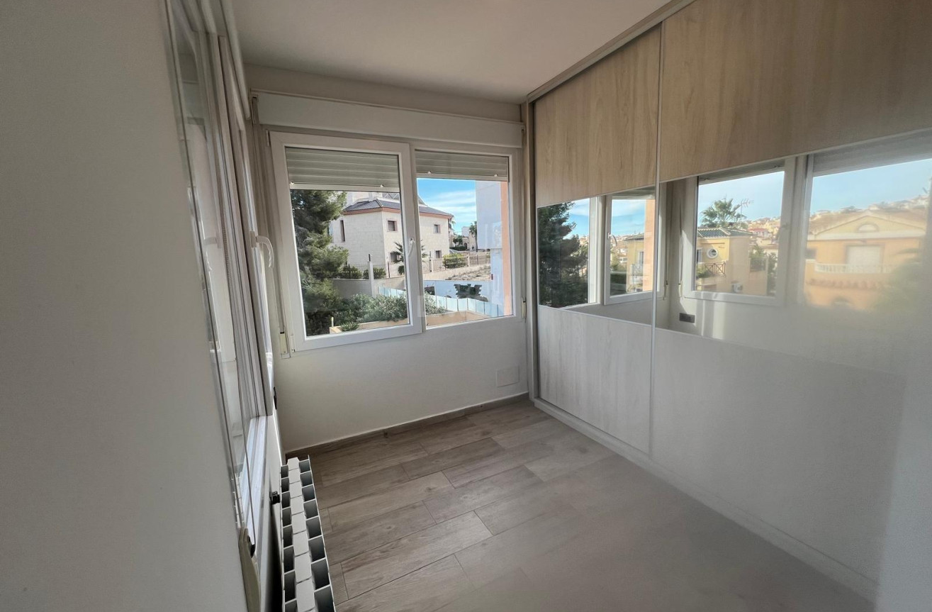 Odsprzedaż - Villa - Orihuela Costa - Villamartín-las Filipinas