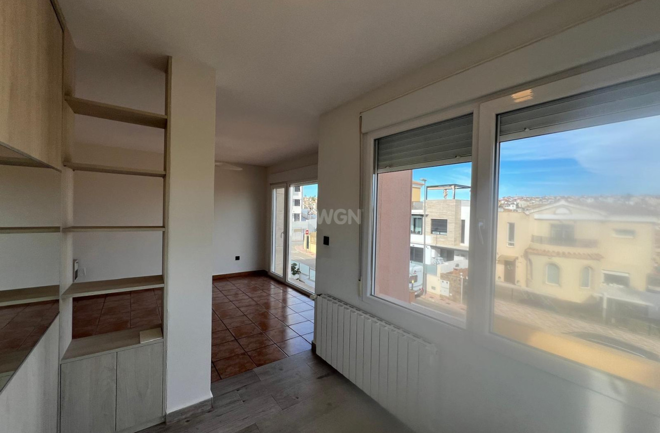 Odsprzedaż - Villa - Orihuela Costa - Villamartín-las Filipinas