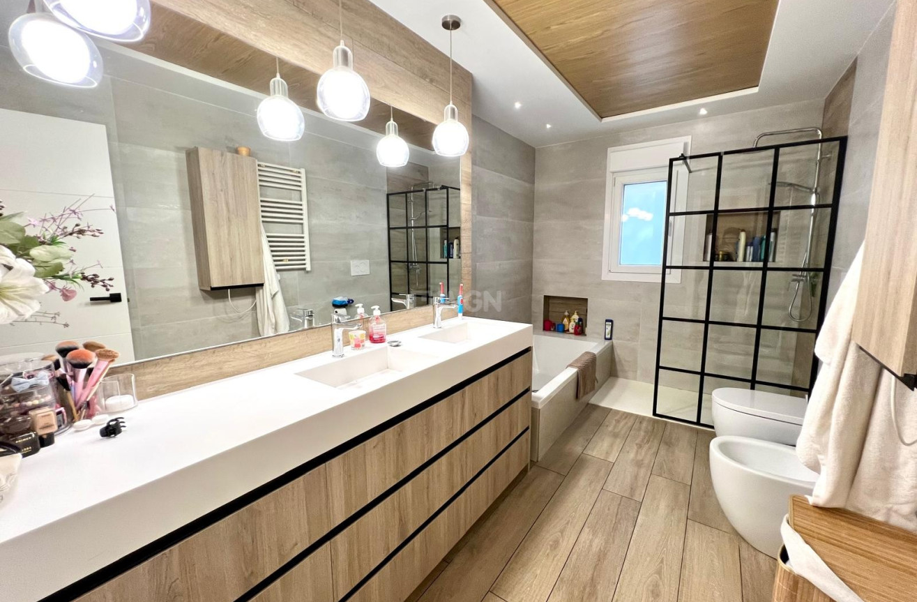 Odsprzedaż - Villa - Elda - Inland