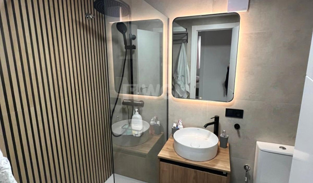 Odsprzedaż - Mieszkanie w bloku - Torrevieja - Curva Del Palangre