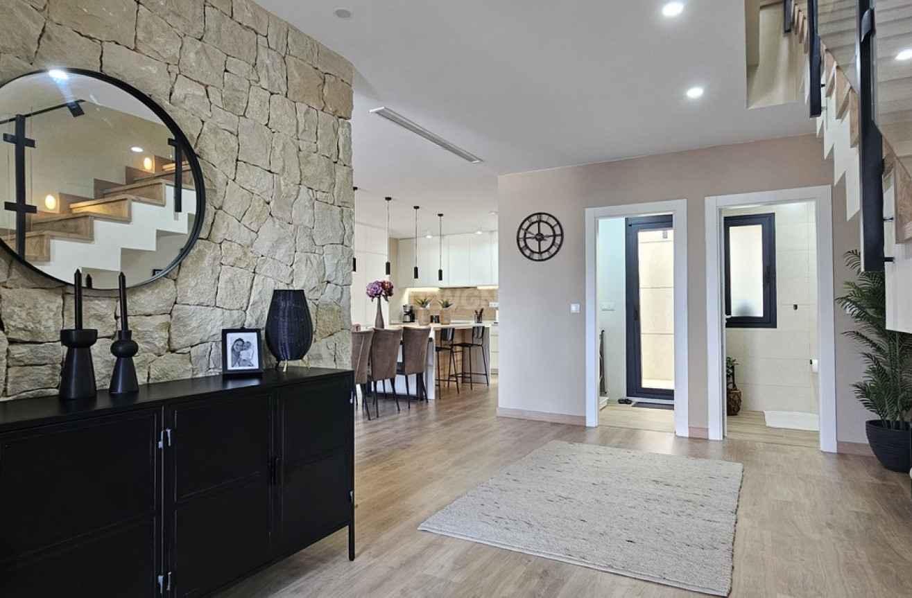 Odsprzedaż - Villa - Dolores - Sector 4