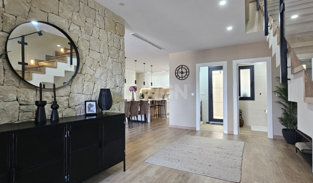 Odsprzedaż - Villa - Dolores - Sector 4