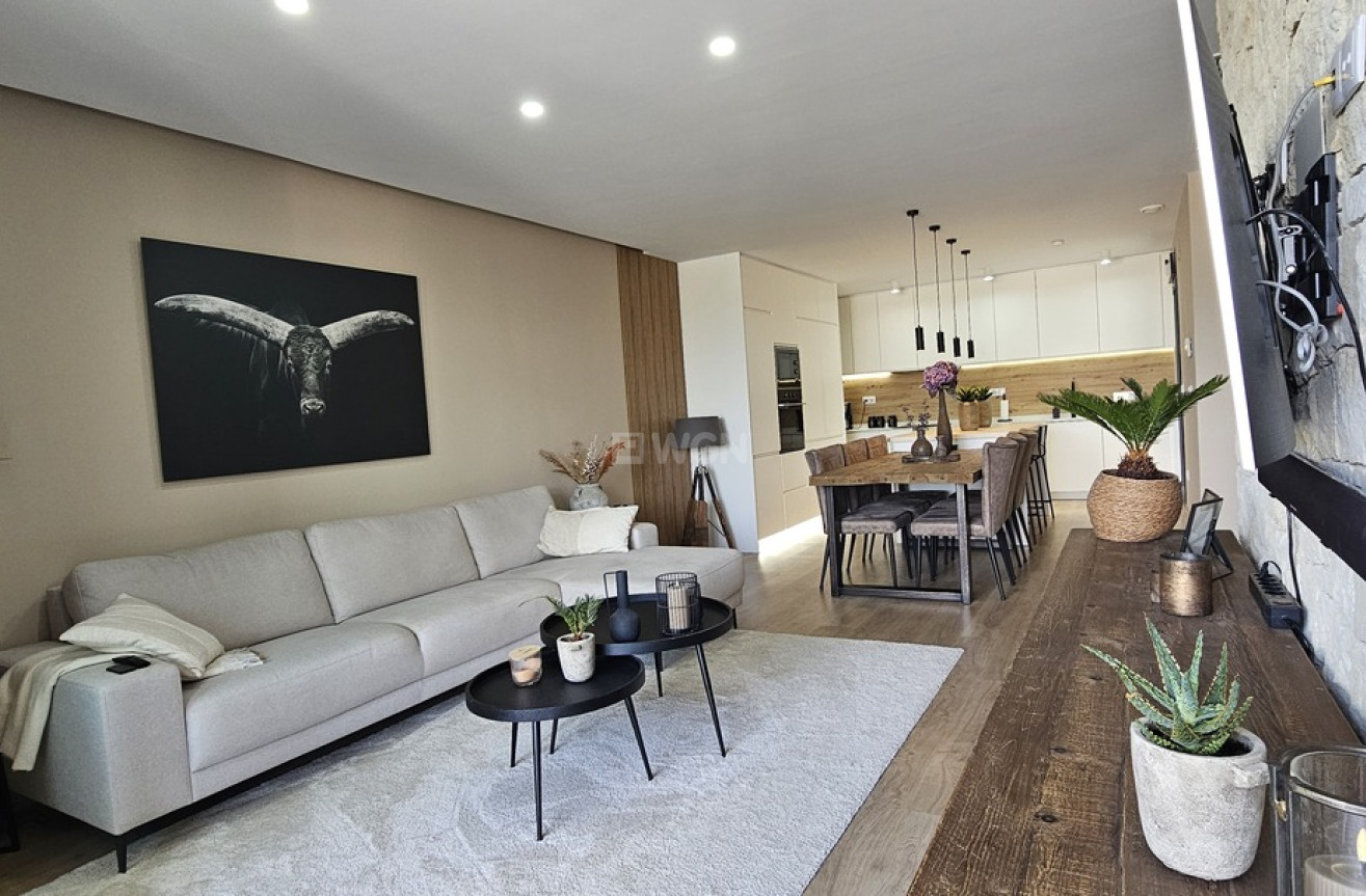 Odsprzedaż - Villa - Dolores - Sector 4