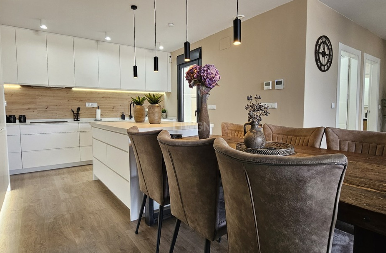 Odsprzedaż - Villa - Dolores - Sector 4