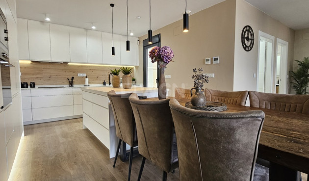 Odsprzedaż - Villa - Dolores - Sector 4