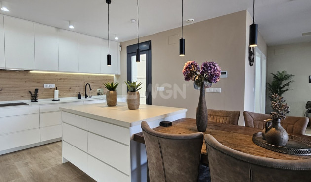 Odsprzedaż - Villa - Dolores - Sector 4