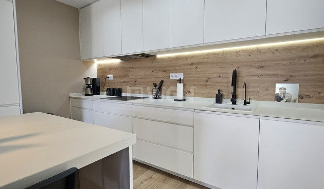 Odsprzedaż - Villa - Dolores - Sector 4