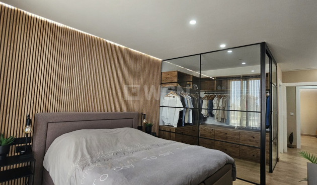 Odsprzedaż - Villa - Dolores - Sector 4