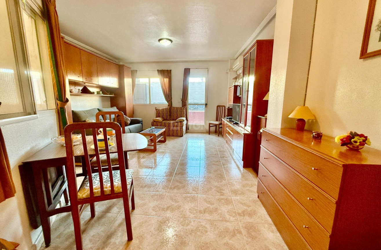 Odsprzedaż - Mieszkanie w bloku - Torrevieja - PARQUE DE LAS NACIONES