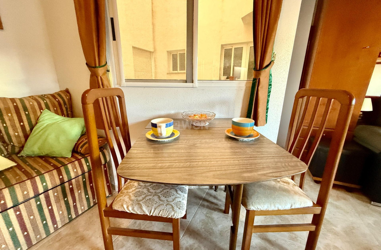 Odsprzedaż - Mieszkanie w bloku - Torrevieja - PARQUE DE LAS NACIONES