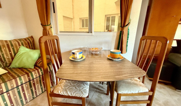 Odsprzedaż - Mieszkanie w bloku - Torrevieja - PARQUE DE LAS NACIONES