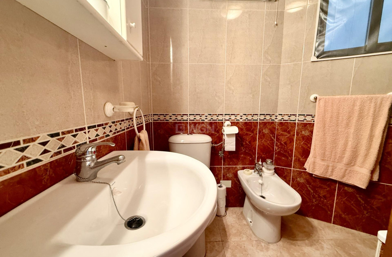 Odsprzedaż - Mieszkanie w bloku - Torrevieja - PARQUE DE LAS NACIONES