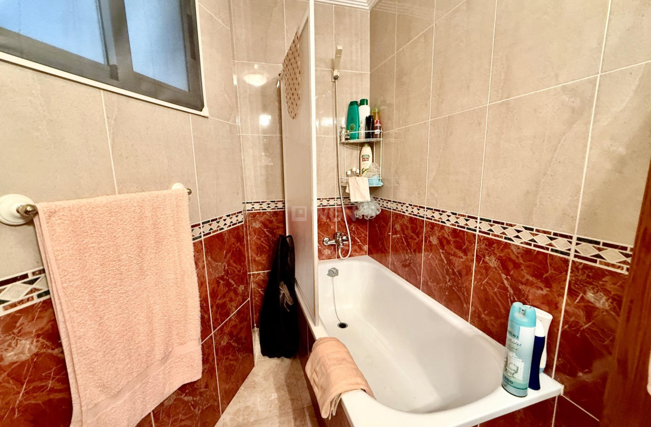 Odsprzedaż - Mieszkanie w bloku - Torrevieja - PARQUE DE LAS NACIONES