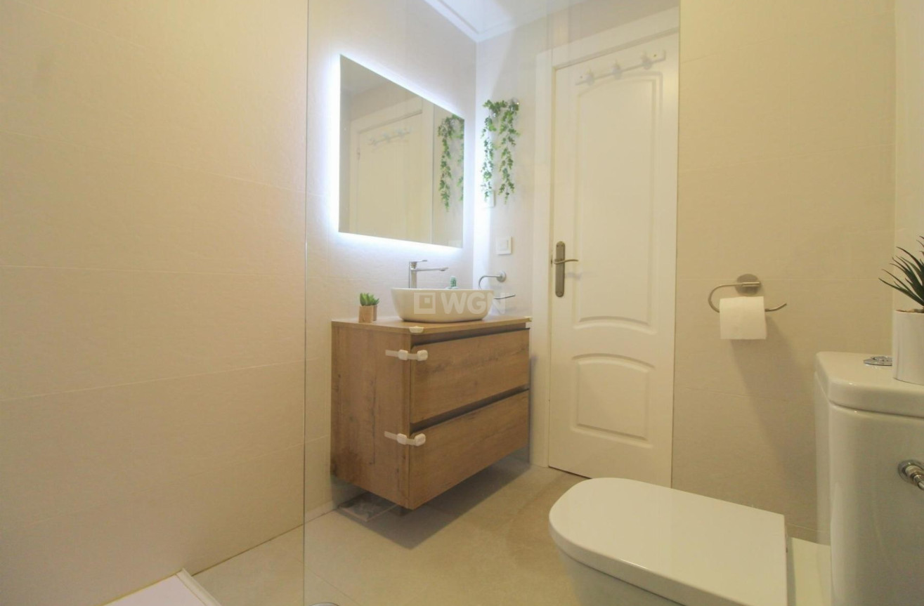 Odsprzedaż - Mieszkanie w bloku - Torrevieja - Costa Blanca