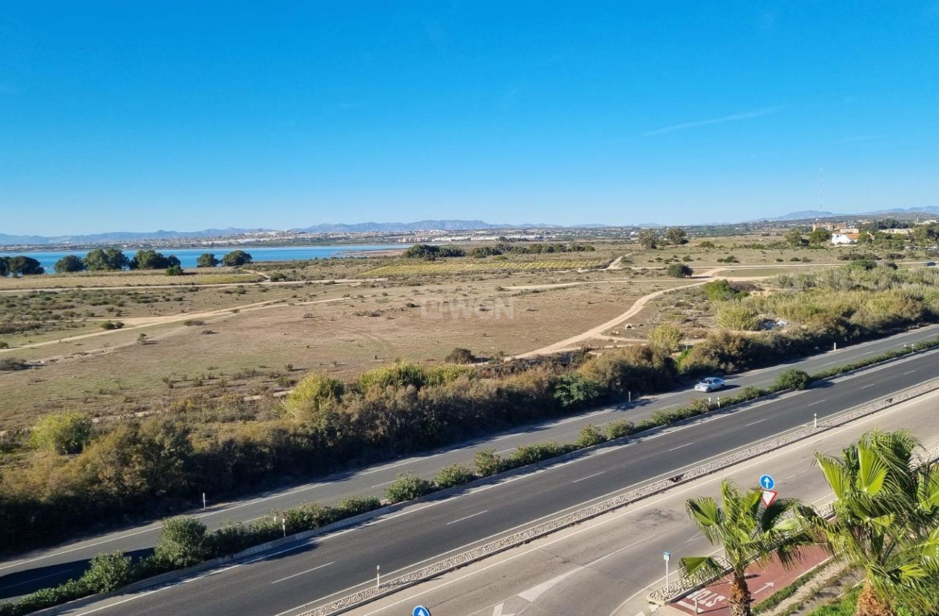 Odsprzedaż - Mieszkanie w bloku - Torrevieja - La Mata