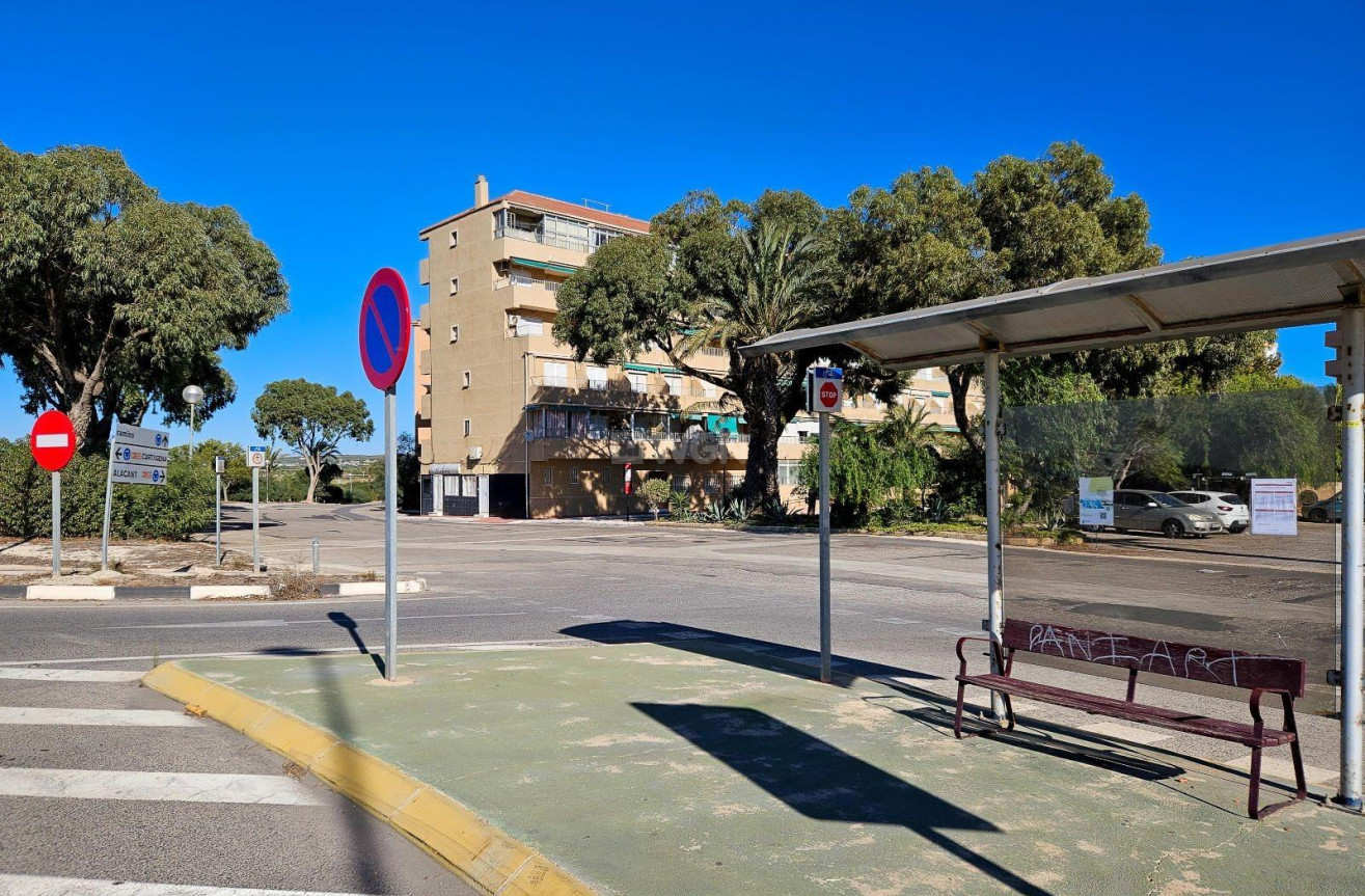 Odsprzedaż - Mieszkanie w bloku - Guardamar del Segura - Pinomar