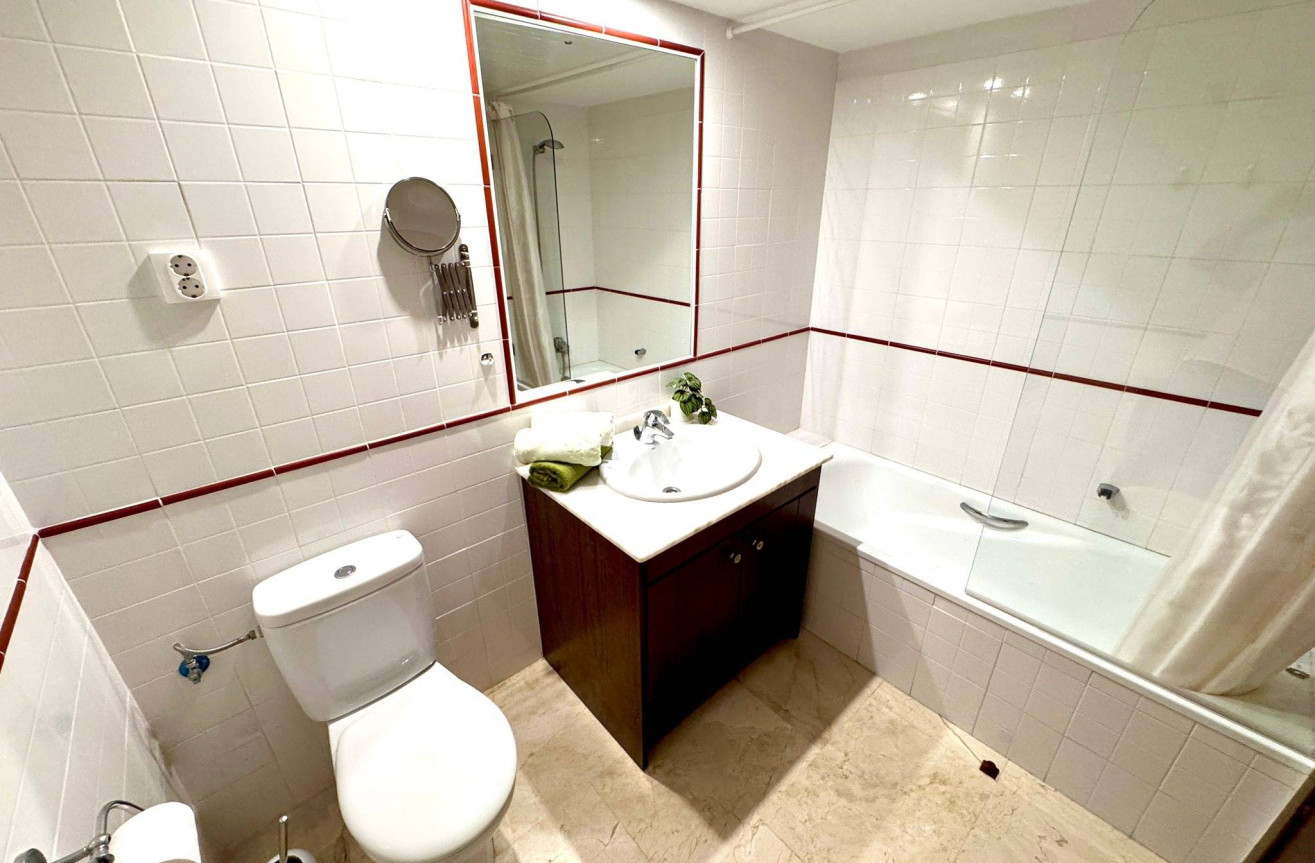 Odsprzedaż - Mieszkanie w bloku - Torrevieja - Punta Prima