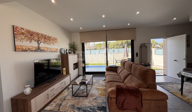 Odsprzedaż - Villa - Villamartin - Costa Blanca