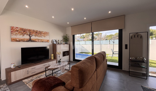 Odsprzedaż - Villa - Villamartin - Costa Blanca