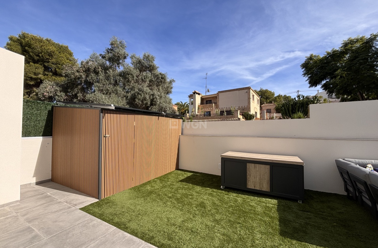 Odsprzedaż - Villa - Villamartin - Costa Blanca