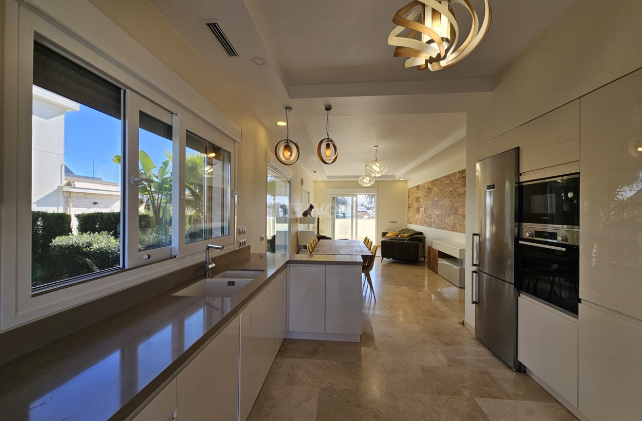 Reventa - Villa - La Zenia - Costa Blanca