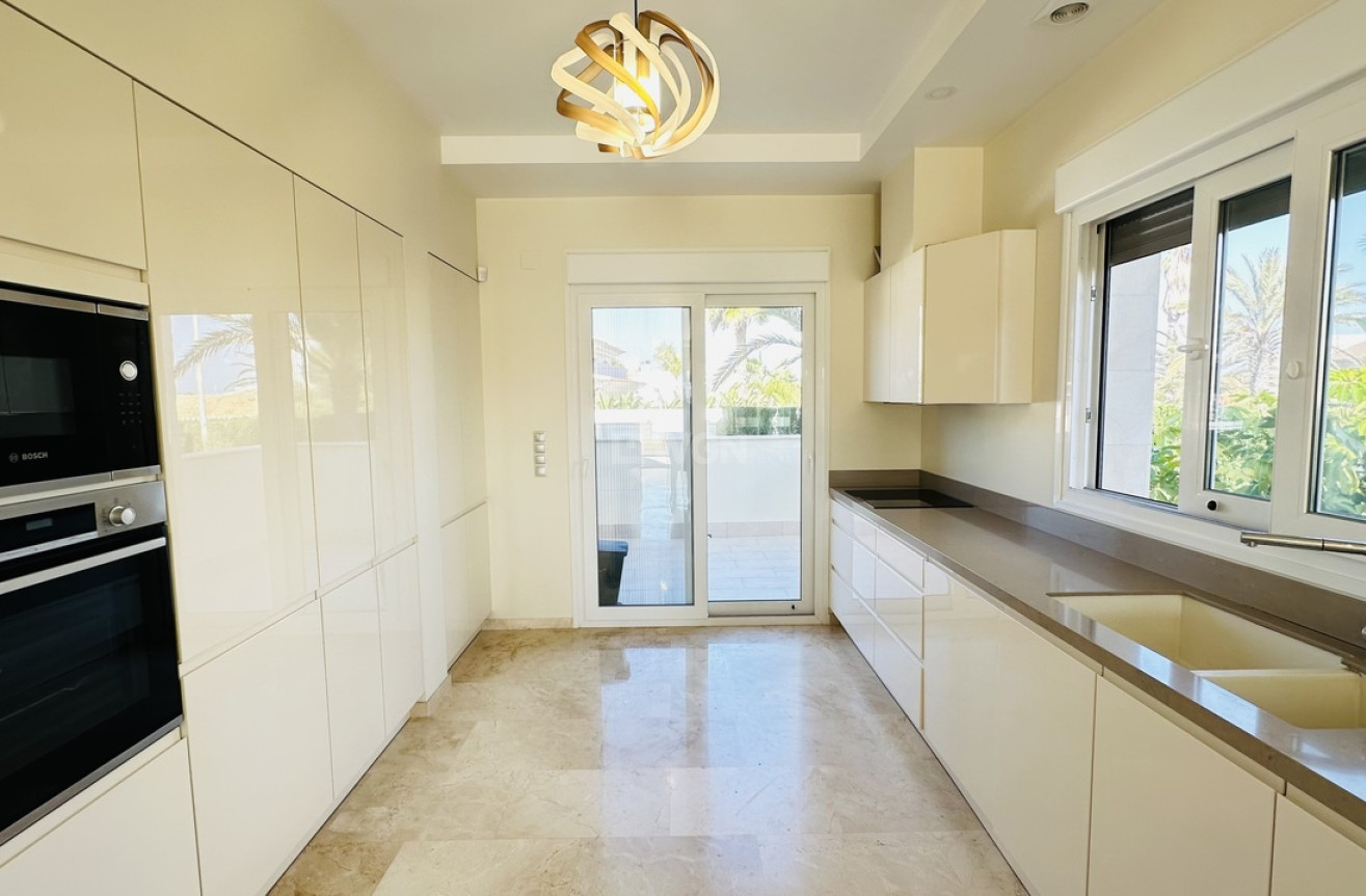 Reventa - Villa - La Zenia - Costa Blanca