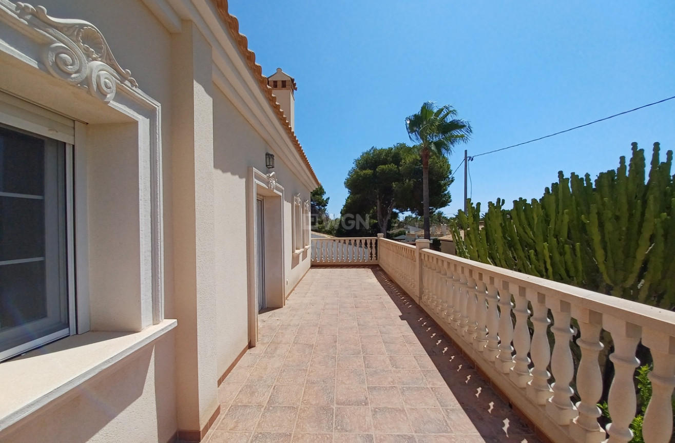 Odsprzedaż - Villa - Cabo Roig - Costa Blanca
