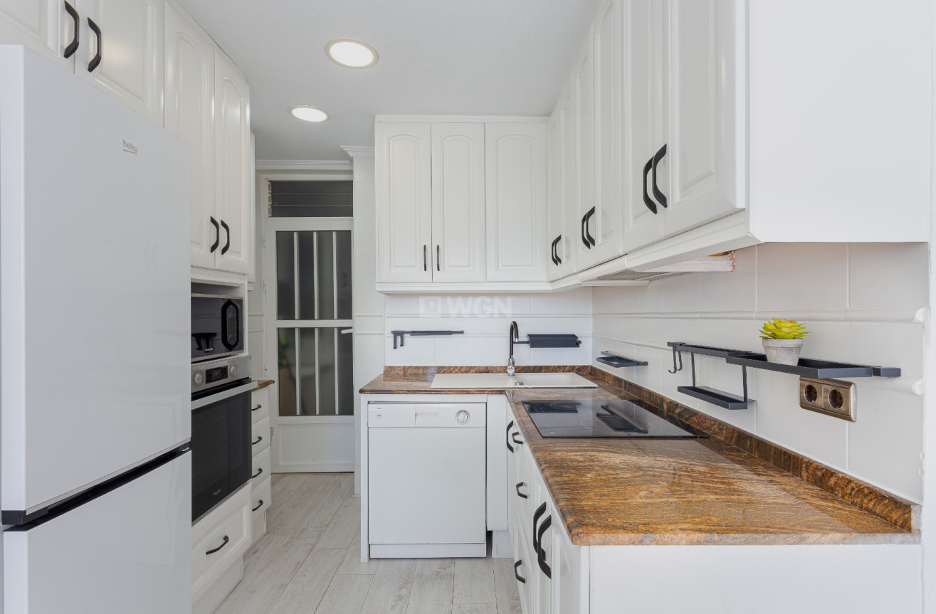 Odsprzedaż - Mieszkanie w bloku - Torrevieja - Costa Blanca