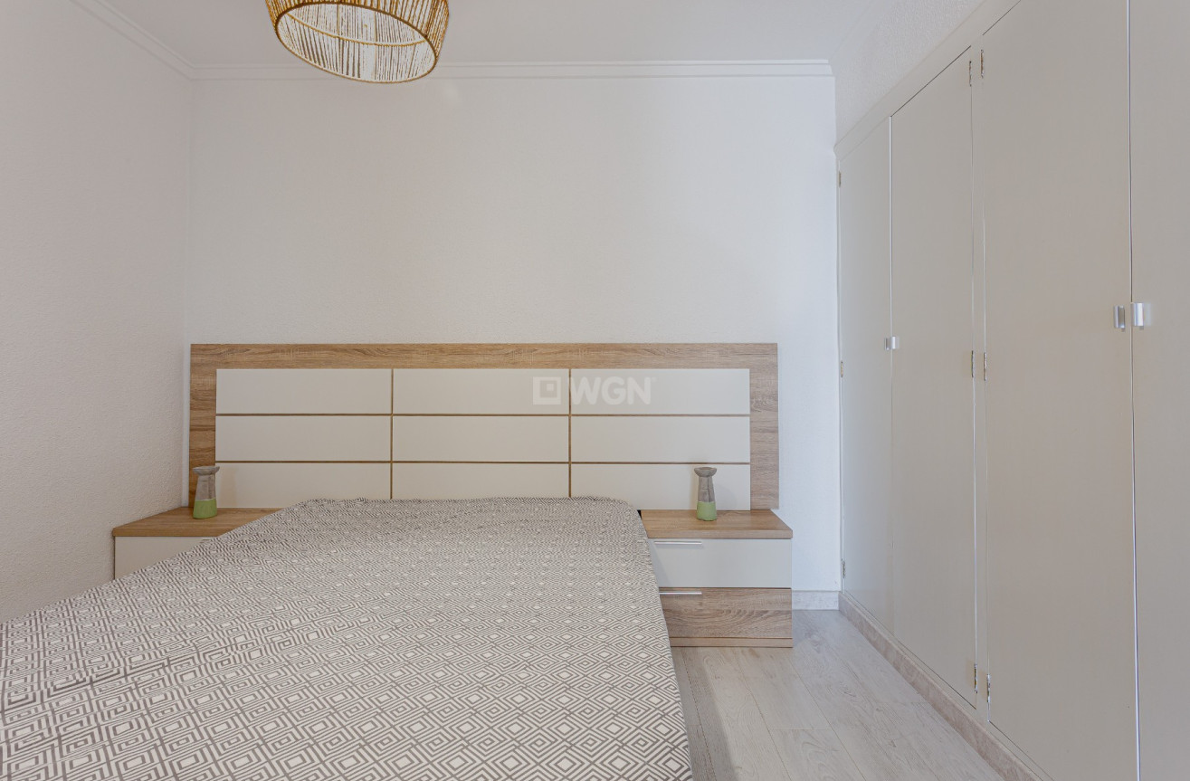 Odsprzedaż - Mieszkanie w bloku - Torrevieja - Costa Blanca