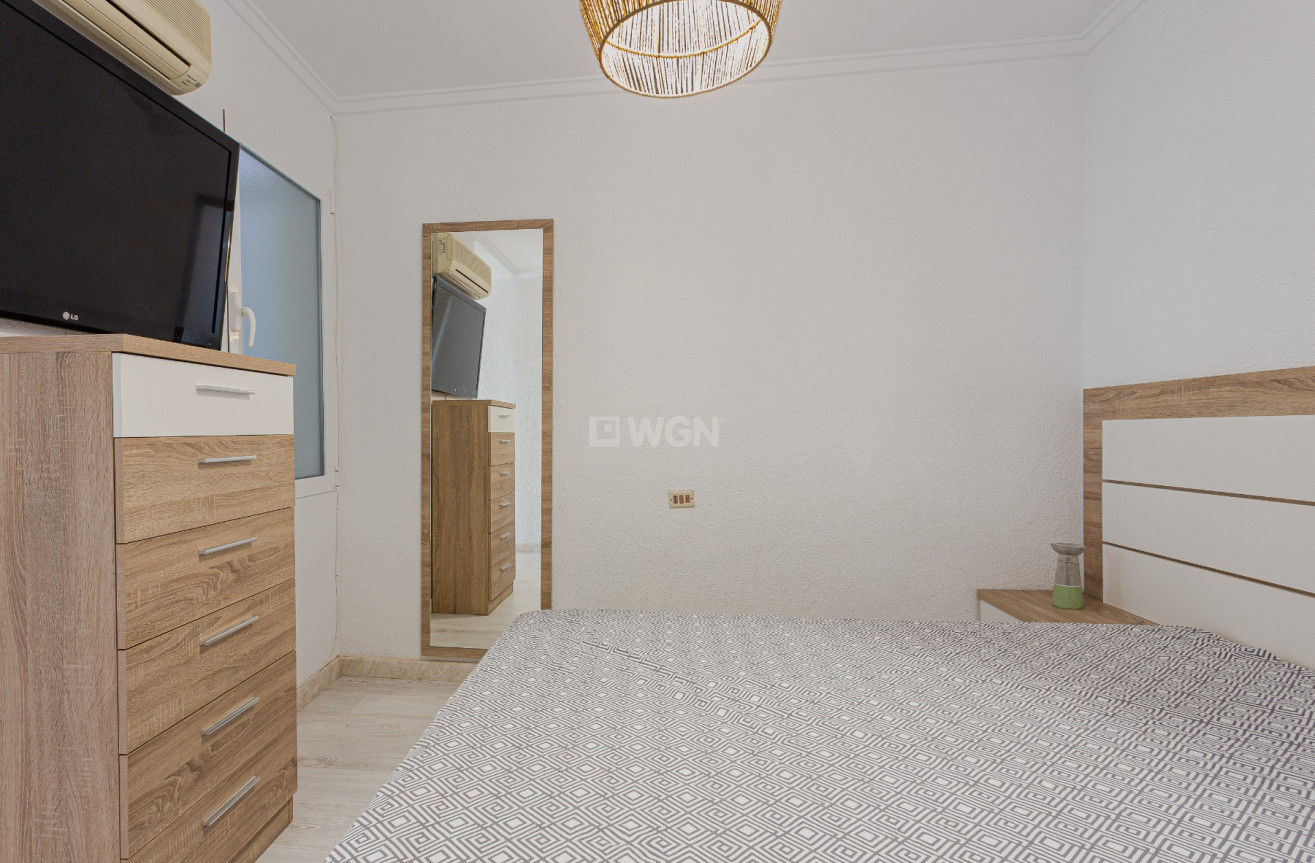 Odsprzedaż - Mieszkanie w bloku - Torrevieja - Costa Blanca