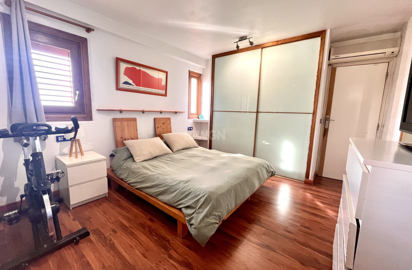 Odsprzedaż - Mieszkanie w bloku - Torrevieja - Costa Blanca