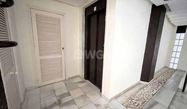 Odsprzedaż - Mieszkanie w bloku - Torrevieja - Costa Blanca