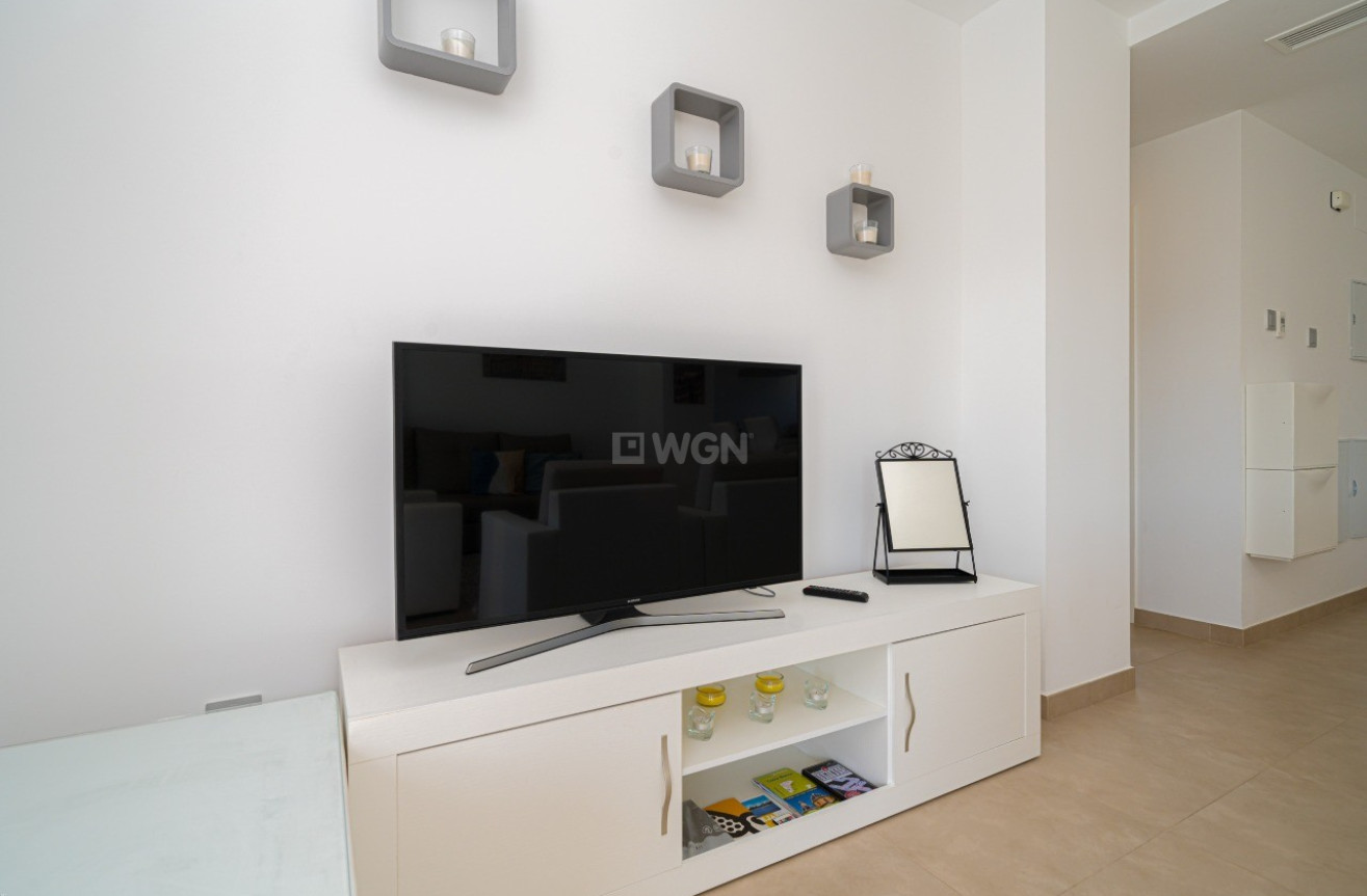 Odsprzedaż - Mieszkanie w bloku - Vistabella Golf Entre Naranjos - Inland