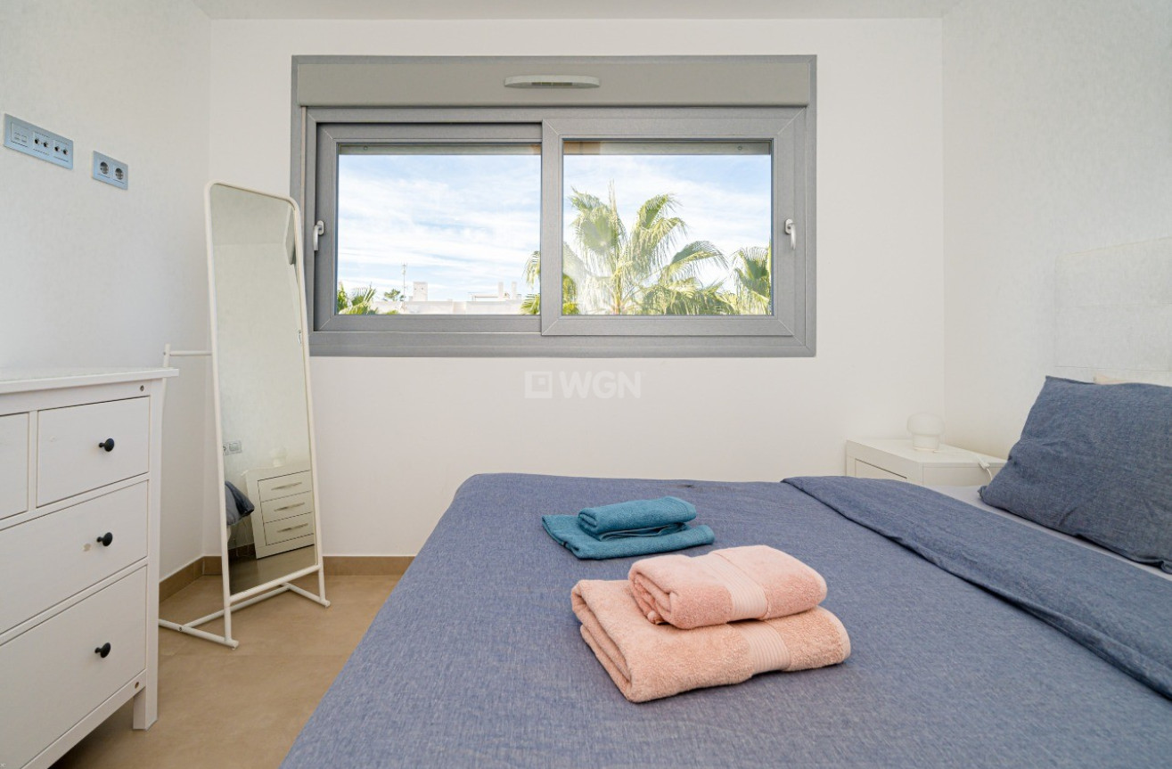 Odsprzedaż - Mieszkanie w bloku - Vistabella Golf Entre Naranjos - Inland