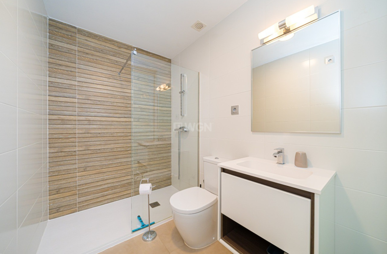 Odsprzedaż - Mieszkanie w bloku - Vistabella Golf Entre Naranjos - Inland