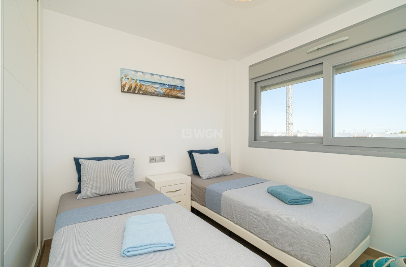 Odsprzedaż - Mieszkanie w bloku - Vistabella Golf Entre Naranjos - Inland