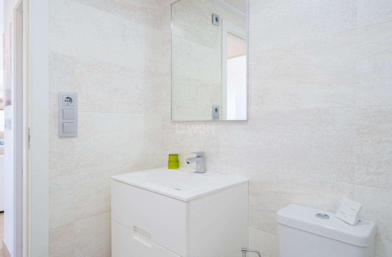 Odsprzedaż - Mieszkanie w bloku - Vistabella Golf Entre Naranjos - Inland