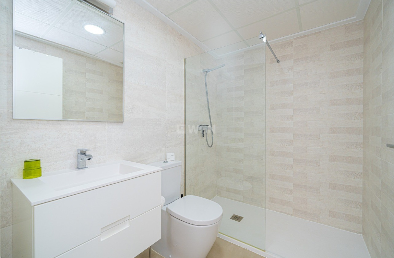 Odsprzedaż - Mieszkanie w bloku - Vistabella Golf Entre Naranjos - Inland