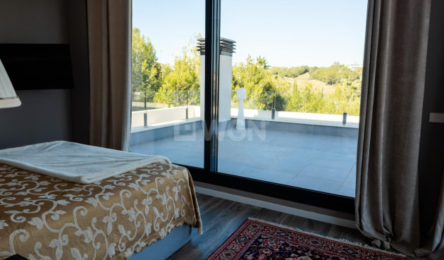 Odsprzedaż - Villa - Orihuela - Las Colinas Golf